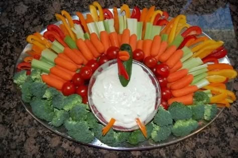 31 Fab Veggie Displays for Your Next Party ... Turkey Vegetable Tray, Turkey Charcuterie, Thanksgiving Veggie Tray, Veggie Tray Ideas, Thanksgiving Food Table, Turkey Veggie Tray, Thanksgiving Menu Recipes, Thanksgiving Veggies, Veggie Display