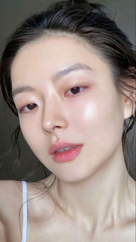 White And Glowing Skin, Glow Glass Skin, Clear Glass Skin, Clean Skin Face, Clear And Glowing Skin, Skin Goals, Clear Glowing Skin, Slimmer Face, Skin Photo