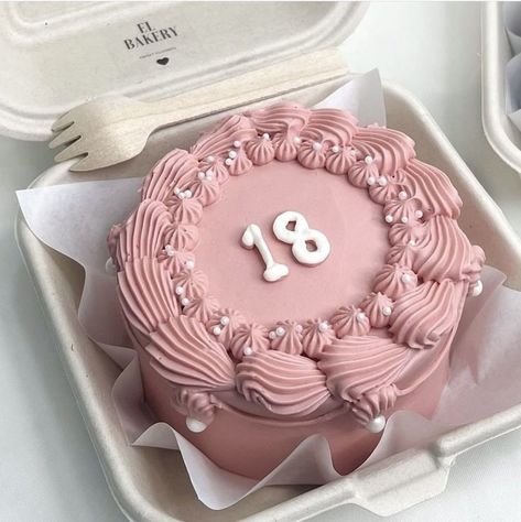 Bento Cake Design 18th Birthday, Bento Cake 18th Birthday, Bento Cake Pink, 18th Birthday Cake Aesthetic, Pink Bento Cake, Lunchbox Cake, 19th Birthday Cakes, Bolo Vintage, 17 Birthday Cake