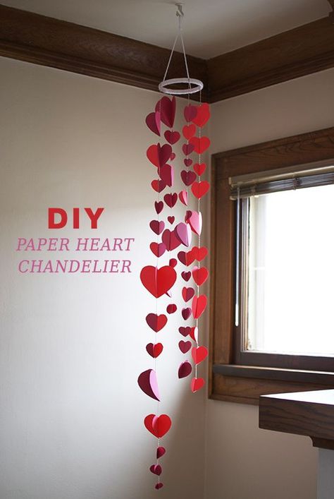 21 Last Minute DIY Valentines Day Decorations That Are Super Easy & Cheap Homemade Garland, Paper Jar, Countdown Chain, Heart Chandelier, Paper Heart Garland, Crafts Simple, Paper Decorations Diy, Diy Valentine's Day Decorations, Valentinstag Party