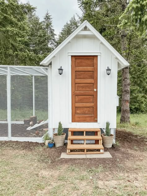 Dreaming of your own chicken coop but don't know where to start? Explore our homestead chicken coop - a perfect blend of functionality, aesthetics, and sustainability. Learn how thoughtful design can transform a simple coop into a comfortable haven for your flock while adding charm to your backyard. It's time to turn those chicken coop dreams into reality. Chicken Coop 3 Hens, Chicken Coop Steps, Chicken Coops For Small Yards, Chicken Coop Stairs, Chicken Coop White, Chicken Coop Siding, Chicken Coop For Small Backyard, Chicken Coop Lights, Chicken Coop Walk In