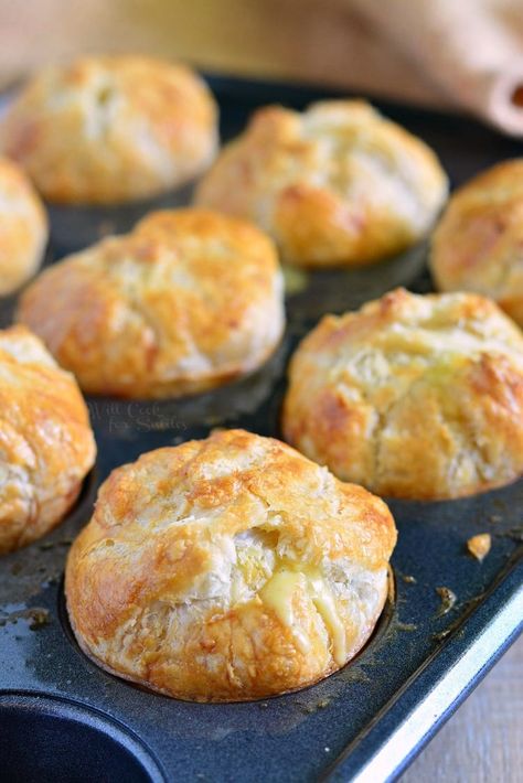 cooked Chicken Pot Pie Pockets in a muffin tin Muffin Chicken Pot Pie, Chicken Pot Pie Pockets, Pot Pie Pockets, Pie Pockets, Puff Pastry Chicken, Mini Pot Pies, Vegetarian Pot Pie, Will Cook For Smiles, Chicken Pot Pie Filling