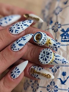 China Glass Nails, Porcelain Acrylic Nails, Porcelain China Nails, White And Blue China Nails, China Dish Nails, Fine China Nails Design, China Inspired Nails, China Blue Nails, Ceramic Nail Art