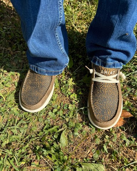 How stinking cute are these new Ariat slip on shoes! Perfect for the cutest fall outfits🧡 Cute Fall Outfits, On Shoes, Slip On Shoes, Fall Outfits, Slip On, Quick Saves, Autumn Outfits