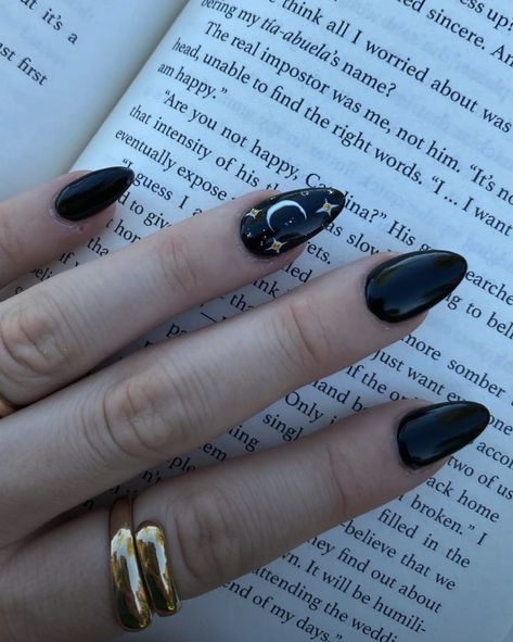 Nails Acrylic Celestial, Black Moon Nails Acrylic, Dark Green Gel X Nails, Emo Inspired Nails, Grunge Nails Almond Shape, Moon Accent Nail, Cute Acrylic Designs, Black Nails Ring Finger Design, Nail Inspo Witchy