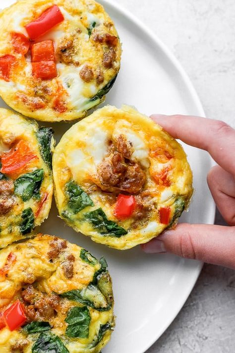 This Whole30 meal prep recipe yields 6 servings and can be stored in the freezer for up to 3 months! Talk about the ultimate meal prep. Baked Egg Cups, Wooden Skillet, Egg Cups Recipe, Low Fodmap Snacks, Egg Muffin Cups, Fodmap Snacks, Whole30 Meal Prep, Easy Breakfast Options, Whole30 Breakfast