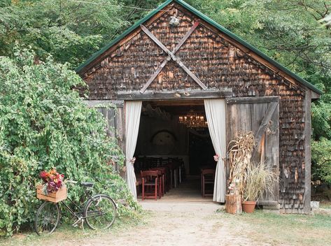 White Mountain Wedding, Nh Wedding Venues, Bedford Village Inn, Budget Wedding Venue, Nh Wedding, New Hampshire Wedding, Wedgewood Wedding, Hills Resort, Mountain Wedding Venues