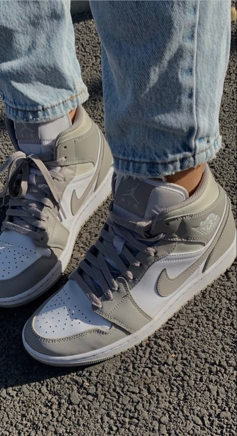 Jordan 1 Mid Linen, Best Mens Shoes, Shoes For Guys, Mens Shoes Casual, Pretty Sneakers, White Nike Shoes, All Nike Shoes, Best Shoes For Men, Cute Nike Shoes