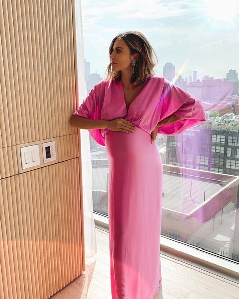 Pregnant Wedding Guest, Maternity Dress Wedding Guest, Hello Fashion Blog, Christine Andrew, Pregnant Outfits, Maternity Street Style, Dresses For Pregnant Women, Pink Satin Dress, Pregnant Style