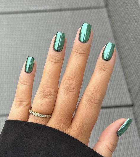 Holiday Nails Green Chrome, Chrome Green Acrylic Nails, Christmas Nails Inspo 2024 Short, Emerald Green Nails With Chrome, Green Chrome Square Nails, Green Chrome St Patricks Day Nails, Chrome Emerald Nails, Chrome St Patricks Day Nails, Green Chrome Gel Nails