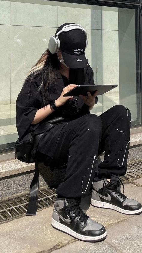 Edgy Tomboy Fashion, Gifts For Tomboy, Tomboy Girl Aesthetic, Ulzzang Tomboy, Korean Tomboy Outfits, Casual Tomboy Outfits, Tomboy Outfits Swag, Asian Tomboy, Tomboy Outfit Ideas