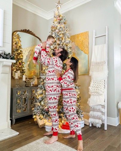 Pyjama Photoshoot, Christmas Pajama Pictures, Xmas Photoshoot, Christmas Shooting, Christmas Baby Pictures, Christmas Family Photoshoot, Mommy Daughter Outfits, Pajamas Matching, Baby Christmas Photos