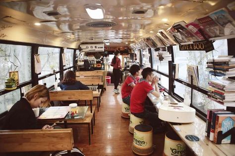 Bus Cafe, Food Bus, Bus Restaurant, Food Truck Design Interior, Foodtrucks Ideas, Cafe Plan, Coffee Food Truck, Mobile Cafe, Mobile Restaurant