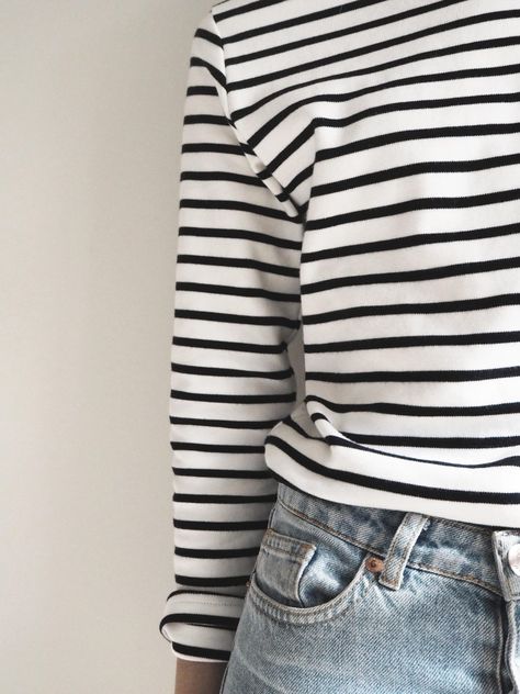 Breton Stripes Outfit, Black And White Striped Shirt, Dress Like A Parisian, Fashion Basics, Breton Stripes, Stripe Outfits, Black And White Shirt, Winter Mode, Looks Style