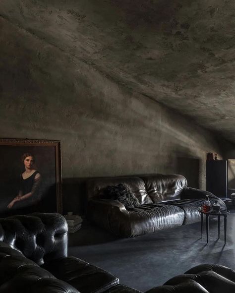 Brutalism Interior, Brutalist Interior, Leather Couches, Interior Design Per La Casa, Apartment Decor Inspiration, Dream House Interior, Apartment Inspiration, Brutalism, Dream Rooms