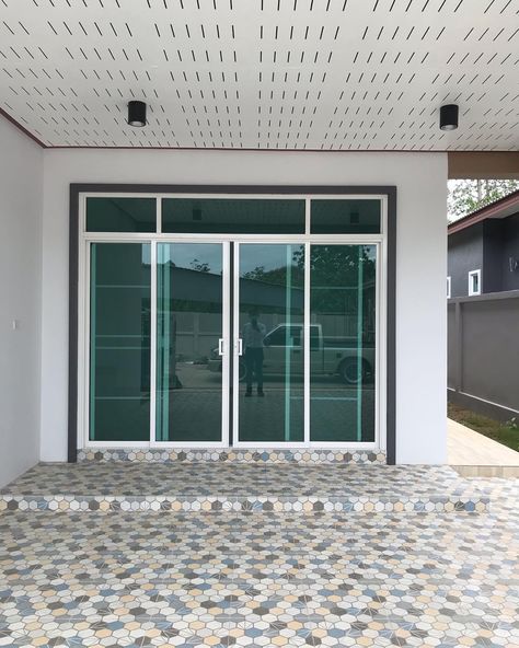 Sliding Window Design, Aluminium Front Door, Affordable House Plans, Sliding Window, Door Glass Design, Ceiling Design Modern, Sliding Windows, Glass Work, Shop Front