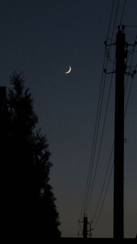 Light Grunge, Night Sky Moon, Moon Photos, The Moon Is Beautiful, Sky Photography Nature, Look At The Moon, Aesthetic Space, Shadow Photos, Moon Pictures