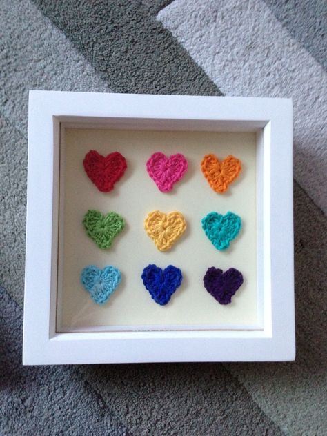 Crochet In Frame Ideas, Crochet Box Frame Ideas, Crochet Shadow Box Ideas, Crochet Framed Art, Framed Crochet Art, Framed Crochet, Frame Crochet, Christmas Fair Ideas, Box Frame Art