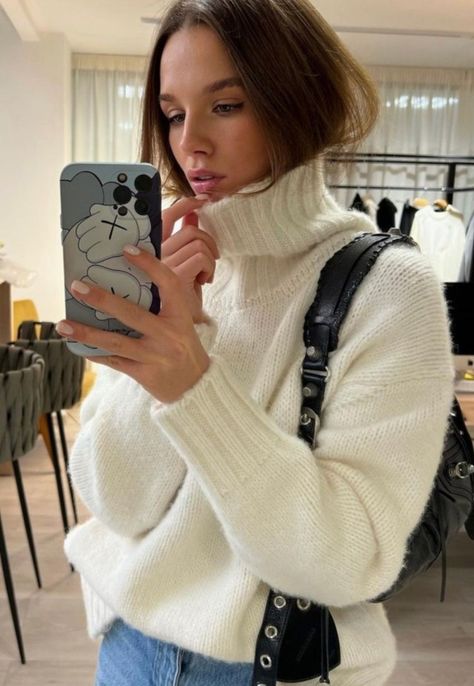 White Turtle Neck Sweater Outfit Winter, Knit Turtleneck Sweater Outfit, White Turtleneck Sweater Outfit, Turtle Neck Sweater Outfits, Turtle Neck Sweater Outfit, White Turtleneck Outfit, Thick Turtleneck Sweater, Turtleneck Sweater Outfit, Winter Sweater Outfits