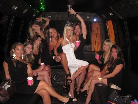 Pronto Limousine Los Angeles bachelorette party limo will transport you to the door of one of the best clubs in Los Angeles, as your bride with your friends and family with a glass of champagne.  http://www.streetarticles.com/car-rentals/los-angeles-bachelorette-party-limos Los Angeles Bachelorette, Bachelorette Party Disco, Party Limo, Yacht Party Outfit, Hens Party Ideas, Hen Night Party, Miami Bachelorette Party, Trash Party, Limo Rental