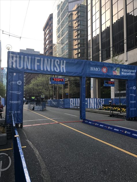 Running Finish Line Aesthetic, 5k Finish Line, Running 5 Miles A Day, Marathon Finish Line Aesthetic, Half Marathon Finish Line, Half Marathon Inspiration, Marathon Running Aesthetic, Marathon Vision Board, Running Finish Line