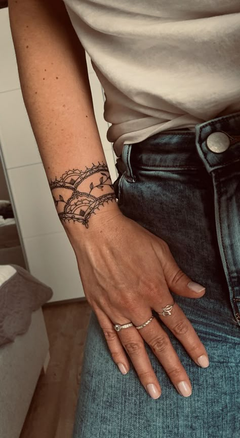 Wrist Pattern Tattoo, Lace Bracelet Tattoo, Ornamental Band Tattoo, Bracelet Mandala Tattoo, Mandala Wrist Tattoo Design, Ornamental Wrist Cuff Tattoo, Boho Wrist Tattoo, Feminine Arm Band Tattoo, Wrist Mandala Tattoos For Women