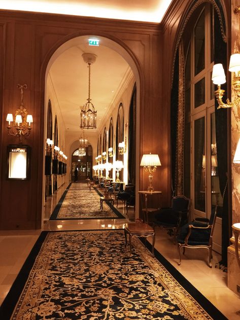 Rich Hotel Aesthetic, Ritz Carlton Paris, Paris Nye, 1920s Hotel, Luxury Hotel Aesthetic, Luxury Lobby, Palace Aesthetic, French Hotel, Bar Luxury