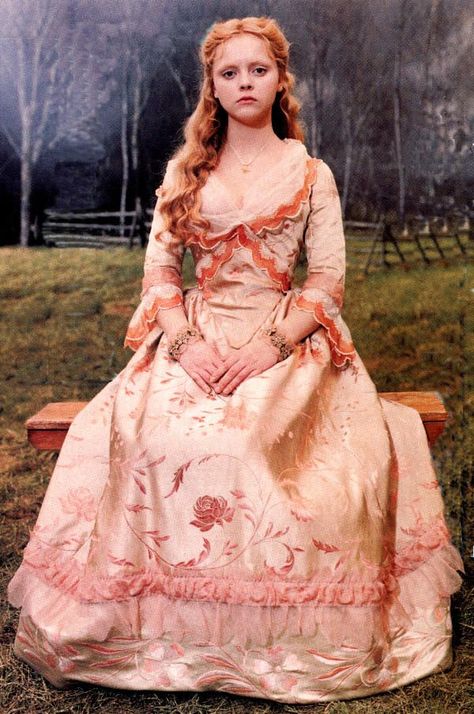 Sleepy Hollow Movie, Katrina Van Tassel, Movie Dresses, Sleepy Hollow 1999, Colleen Atwood, The Legend Of Sleepy Hollow, Film Costumes, Johnny Depp Movies, Tim Burton Films