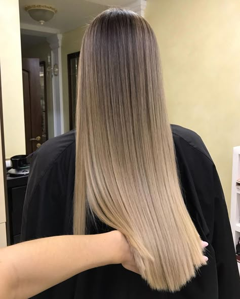 Balayage Straight Hair, Ombre Hair Blonde, Brunette Hair With Highlights, Brunette Balayage Hair, Brown Hair Balayage, Balayage Hair Blonde, Blonde Hair Inspiration, Blonde Hair Looks, Brown Blonde Hair