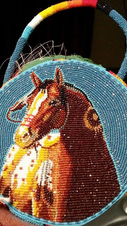 Shoshone Bannock made Beadwork horse made with size 13 and 15 cut beads. Made by Debra Lee Stone Jay Horse Medallion, Native Regalia, Beaded Medallion, Seed Bead Art, Thread Tension, Indian Beadwork, Native American Beadwork Patterns, Beadwork Designs, Native American Crafts