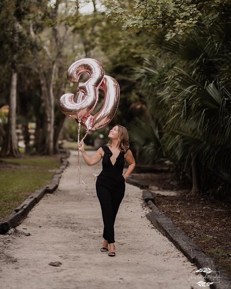 26th Birthday Photoshoot Outdoor, 30 Year Old Photoshoot, Birthday Photoshoot Women Outdoor, Women Birthday Photoshoot Ideas Outdoors, Birthday Picture Ideas Outdoor, 30 Year Old Photo Shoot, 50th Birthday Picture Ideas, 30th Birthday Photoshoot Outdoors, 30 Birthday Photoshoot Ideas