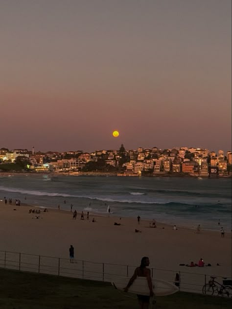 Bondi Beach Sunset, Living In Sydney Aesthetic, Beaches In Australia, Sydney Beach Aesthetic, Aussie Beach Aesthetic, Summer In Australia Aesthetic, Australia Sydney Aesthetic, Living In Australia Aesthetic, Australian Beach Aesthetic