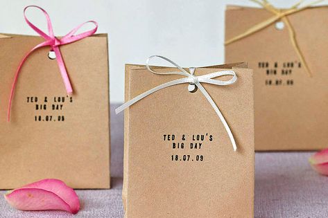 Easy Cute Diy, Diy Wedding Favor, Wedding Favour Bags, Wedding Favours Luxury, Tea Wedding Favors, Winter Wedding Favors, Favour Bags, Cheap Favors, Wedding Favors Fall