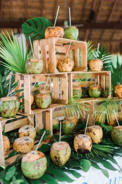 20 Hawaiian Birthday Party Ideas For Adults - Lady Celebrations Island Decorations Party, Tropical Island Decorations, Island Theme Party Ideas, Classy Island Theme Party, Beach Party Inspiration, Tropical Wedding Photo Backdrop, Wedding Tropical Decorations, Tropical Food Display, Tropical Simple Wedding