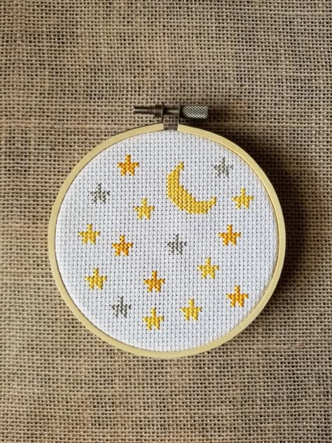 Cross Stitch Moon And Stars, Cross Stitch New Baby, Cross Stitch Stars Pattern, Cross Stitch Designs For Beginners, Small Star Cross Stitch Pattern, Moon And Stars Cross Stitch Pattern, Cross Stitch Star Pattern, Cute Small Cross Stitch Patterns Free, Small Cute Cross Stitch Patterns