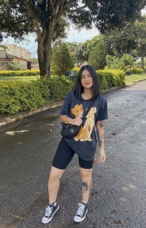 Summer outfit Oversized T Shirt With Shorts, Disney Outfits Women, Oversize Tshirt Outfits, Look Legging, Biker Outfit, روتين العناية بالبشرة, Casual Day Outfits, Tomboy Style Outfits, Causual Outfits