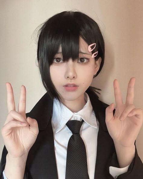 Kobeni Aesthetic, Csm Cosplay, Short Dyed Hair, Cosplay Ideas Women, Anime Cosplay Ideas, Cosplay Inspo, Male Cosplay, A Hairstyle, Cosplay Characters