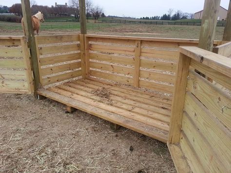 Round Bale Hay Feeder With Roof, Hay Hut, Diy Hay Feeder, Round Bale Feeder, Hay Feeder For Horses, Horse Feeder, Horse Pasture, Horse Farm Ideas, Horse Hay