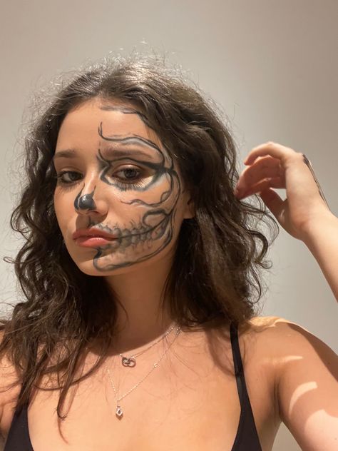 Skeleton Teeth Makeup, Colourful Skeleton Makeup, Skeleton Make Up Girl, Cuts On Face Halloween Makeup, Cowboy Skeleton Costume, Skull Face Halloween Makeup, Simple Cute Skeleton Makeup, Skeloten Halloween Costume, Halloween Full Face Makeup