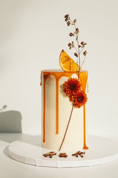 Orange Cake Design, Cylinder Cake, Birthday Cake And Balloons, Simple Beautiful Wedding, Aesthetic Simple Cake, Balloons Drawing, Cake And Balloons, Simple Cake Decorating, Buttercream Chocolate