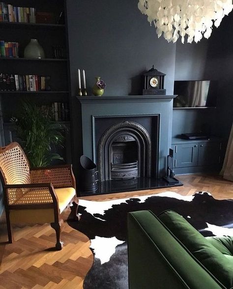 Color Palette Living Room, Living Room Wood Floor, Dark Wood Furniture, Dark Living Rooms, Black Living Room, Interior Minimalista, Cosy Home, Dark Walls, Trendy Living Rooms