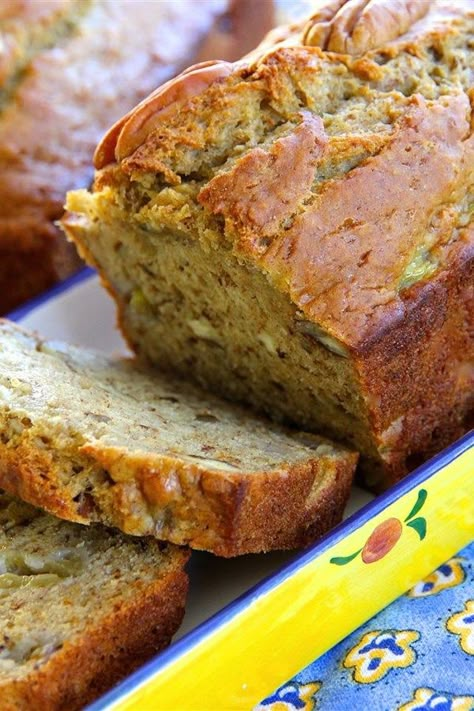 Almost No Fat Banana Bread | "This recipe is dangerously delicious!" #bread #breadrecipes #bananabread #bananabreadrecipes 3 Banana Bread Recipe, Banana Bread Recipe Uk, Low Fat Banana Bread, Banana Bread With Applesauce, Recipe With Sour Cream, Fat Free Recipes, Banana Bread Recipe Moist, Bread Quick, Baking Powder Uses