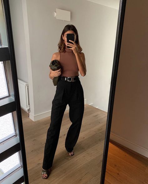 @smythsisters Instagram outfit idea — brown sleeveless turtleneck top, belt, black high-waisted pants, black pouch clutch, and black mule heel sandals Marianne Smythsisters, Wide Leg Pant Outfit, Zara Trousers, Zara Bodysuit, Going Out Looks, Leg Pants Outfit, Friday Nights, Look Retro, Adidas Outfit