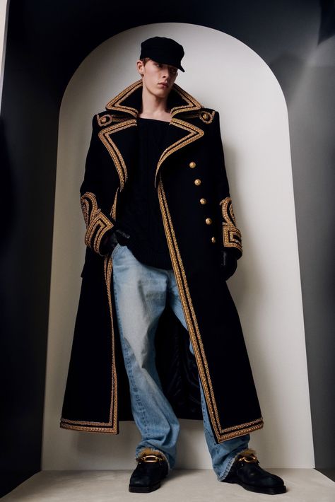 Mens Runway, Classic Glamour, Balmain Men, Runway Shoes, Runway Makeup, Space Pirate, Mens Spring Fashion, Big Guy, Denim Trends