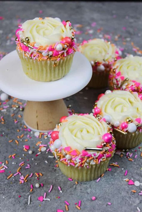 Rose Water Cupcakes, Cupcakes With Sprinkles Decorating, Cake Mix Recipes Lemon, Vanilla Cupcake Recipe With Oil, Lemon Cake Design, Lemon Cake Mix Recipes, Water Cupcakes, Lemon Butter Cake, Cupcake Frosting Tips