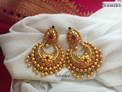 Charming Gold Plated Antique Chandbali From Tvameva. For more details please contact. Seller Name : Tvameva Instagram : https://www.instagram.com/tvameva/ Contact : 9994767370 Related PostsPretty Designer Earrings From Tvameva22K Gold Ruby Earrings From BhimaGold Plated Antique Ruby Jhumka From TvmevaMatt Finish Ruby Coin NecklaceMatt Finish Mango Necklace SetGold Plated Ruby Emerald Maang TikkaGold Plated Antique Earrings … Temple Jewellery Earrings, Gold Earrings Indian, Antique Gold Earrings, Gold Jhumka Earrings, Jewelry Designing, Gold Necklace Indian Bridal Jewelry, Gold Jewelry Stores, Gold Pendant Jewelry, Wedding Jewellery Collection