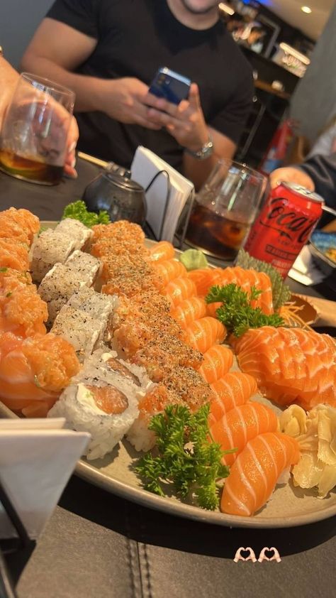 Sushi Fake Story, Date Fake Story, Fake Date, Sushi Buffet, Sushi Aesthetic, Story Fake, Foto Fake, Think Food, Snap Food