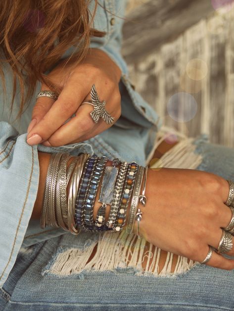 Bracelets Outfit, Collar Hippie, Boho Bracelets Stack, Kyanite Bracelet, Stacking Bangles, Boho Wrap Bracelet, Bracelets Boho, Metal Pendants, Gold And Silver Jewelry