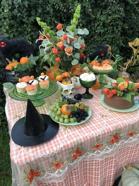 Spooky Tea Party, Witches Tea Party, Witch Tea, Autumn Tea Party, Adult Tea Party, Halloween Tea Party, Witches Tea, Fairy Tea Parties, Tea Party Table