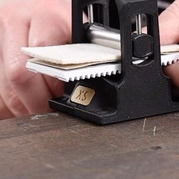 Open Press Project on Instagram: "Who remembers the extremely tiny version of our already small printing press we launched more than a year ago? Well, lots of you have been asking us when it’ll be back, and we’re happy to say that you can now get them again via Kickstarter! We’re making 100 more of them, this time with more bling-bling. ✨ (link in bio) #openpressproject #printmaking #etchingpress #press #print #3dprinting #printmakersofinstagram #printisnotdead #tinypress #kickstarter #miniature #miniprintingpress #minipress #openpressXS #tinyprints #philately #stamps" Diy Linocut Press, Miniature Brick Stamping Tools, Stamp Press Tool, Eraser Carving Handmade Stamps, Letterpress Machine, Carved Stamps, Us When, Hand Carved Stamps, Tiny Prints